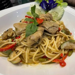 สปาเก็ตตี้แกงเขียวหวานไก่