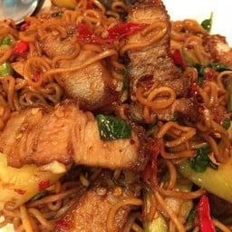 ผัดมาม่าขี้เมาหมู