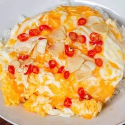 ข้าวไข่ขยี้ราดพริกน้ำปลา