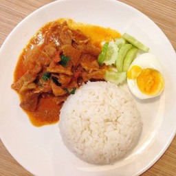 พะแนงหมูราดข้าว