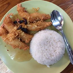 ข้าวกุ้งทอดซอสมะขาม