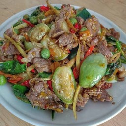 ผัดฉ่าเนื้อราดข้าว