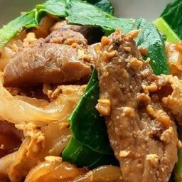 ผัดซีอิ๊วไก่