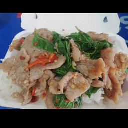 ข้าวกะเพราหมูชิ้น