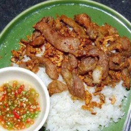 ข้าวหมูทอดกระเทียมเนื้อล้วน(ไซร์m)