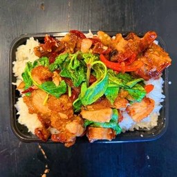 ข้าวราดกะเพราหมูทอด