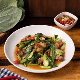 คะน้าหมูกรอบ