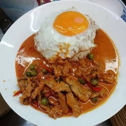 พะแนงเนื้อราดข้าว