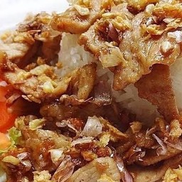 ข้าวไข่ข้นเนื้อหมูทอดกระเทียม