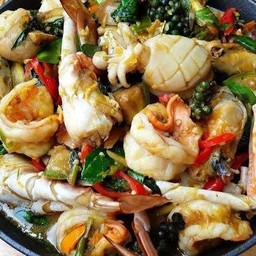 ข้าวไข่ข้นผัดฉ่าซีฟู้ด