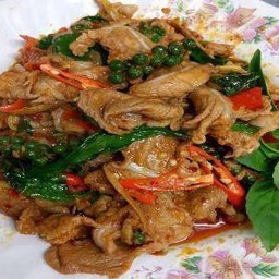 ผัดฉ่า หมูชิ้น ราดข้าว