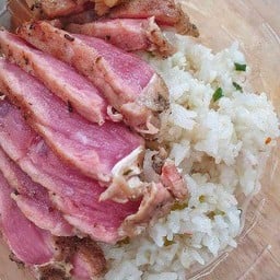 ข้าวคลุกพริกเกลือเนื้อสเต็ก