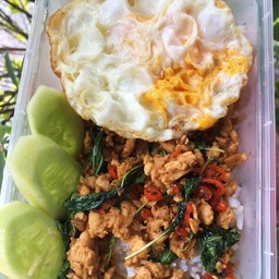 กระเพราไก่ ไข่ดาว
