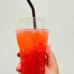 สตอเบอรี่ โซดา