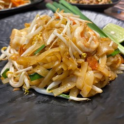 ผัดไทยเส้นจันทร์