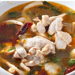 ต้มยำไก่ น้ำข้น-น้ำใส (เนื้อสะโพก) ฟรีข้าว