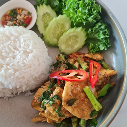 ข้าวราดพริกแกงไก่