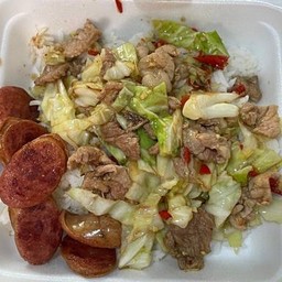 ผัดกะหล่ำปลีราดข้าว