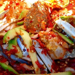 ยำมะม่วง + ปูม้า