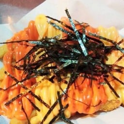 เฟรนฟรายราดชีส โรยสาหร่าย