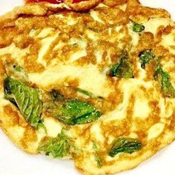 ข้าวไข่เจียวหมูสับ+ใส่ใบโหรพา+ซอสเกาหลี+ฟรีใส่พริกสด (1ฟอง)