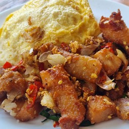 สามชั้นคั่วพริกเกลือราดไข่เจียว