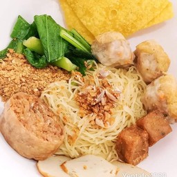 ก๋วยเตี๋ยวแห้งลูกชิ้นเเคะ