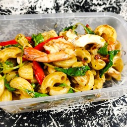 มักกะโรนีผัดขี้เมา