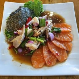 ยำยั่วปูม้าแซลม่อน