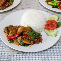 ผัดกระเพราหน่อไม้ดอง