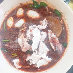 ก๊วยเตี๋ยวหมูน้ำตกรสจัดจ้าน