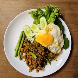 คั่วกลิ้งไก่สับราดข้าว+ไข่ดาว