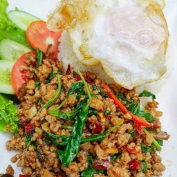 ข้าวกะเพาหมูสับ ไข่ดาว