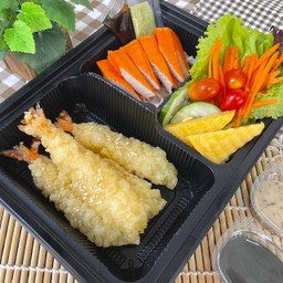 เบนโตะกุ้งเทมปุระ ปูอัด สลัด