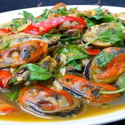 ผัดกระเพราหอยแมลงภู่..เป็นกับข้าว