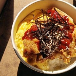 ข้าว ไข่ข้น+ไก่ทอดซอสเกาหลี โรยสาหร่าย เมนูขายดี