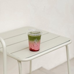 มัทฉะนมสดสตอเบอรี่