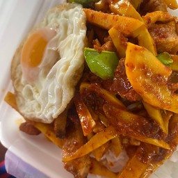 พริกแกงหน่อไม้หมูกรอบ