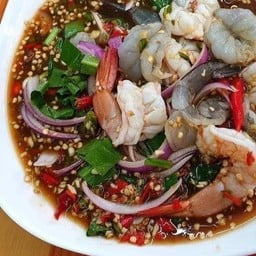 ยำ5ไข่ ทะเลซีฟู้ด หมูกรอบจุกๆ เเซลม่อน ถนนคนเดินCK