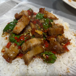 กระเพราหมูกรอบ