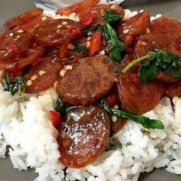 ข้าวราดกระเพรากุนเชียง