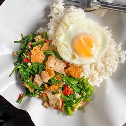 ผักบุ้ง หมูกรอบ