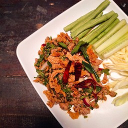 ลาบเป็ดหนังทอดกรอบ