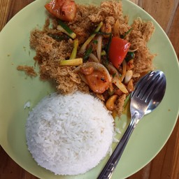 ข้าวปลาดุกฟูผัดเม็ดมะม่วง