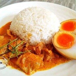 ผัดแพนงหมูราดข้าว+ไข่ดาวตานี