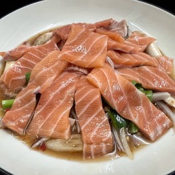 ยำแซลมอนบราวน์ (ส่วนติดหนัง)