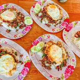 ข้าว กะเพราหมูสับพริกแห้ง