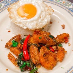 ข้าวกะเพรากุ้งกรอบ..อร่อยเฉย (ฟรีไข่ดาว 1 ใบ)