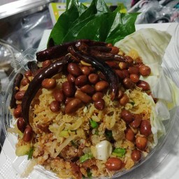ยำแหนมคลุกข้าวทอด ซ.นำ้ตกกะทู้) อยู่ข้างเซเว่น 1-2