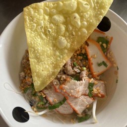 ก๋วยเตี๋ยวร่มไทร (วัดสังกัสรัตนคีรี)